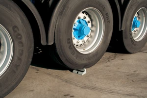 Stredový spodný doraz s odtokom vody pre rígeľ SUBY - slide 2