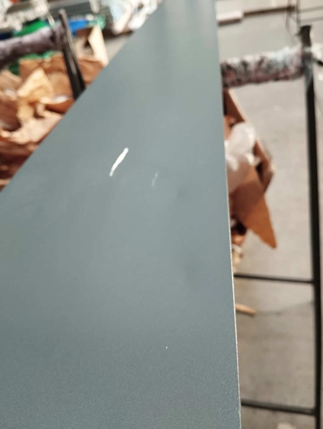 Poškodený profil AL-JK200x20x1.5-7016S-6