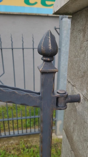 Šiška 118mm, podstavec 48x48mm, dutá - slide 3