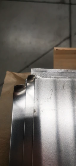 Poškodený plech zo zliatiny hliníka 3000 x 1500 x 1,2 mm