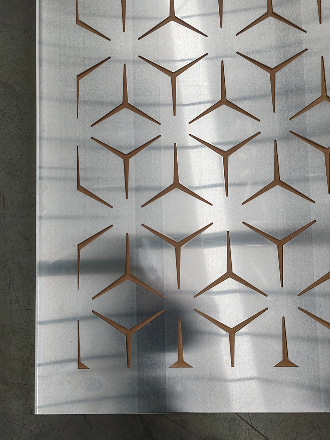 Poškodený hliníkový plech 1000 x 2000 x 3 mm, vzor 9131