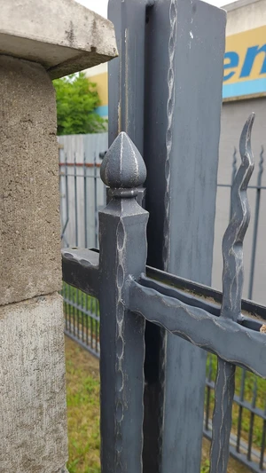 Šiška H = 85 mm, podstavec 39 x 39 mm, dutá - slide 1