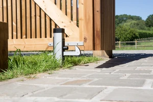 LOCINOX® UGC mechanický koncový doraz (držák) křídlové brány, k zabetonování - slide 7