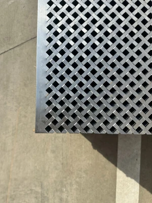 Děrovaný Fe plech tkanina, otvor 10 x 10 mm, rozteč 17 mm - slide 1